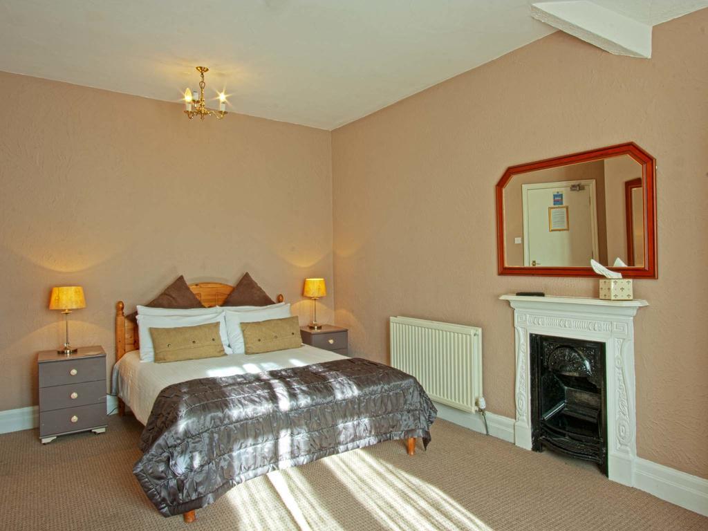 באונס-און-ווינדרמיר Monties Guest House - Adults Only מראה חיצוני תמונה