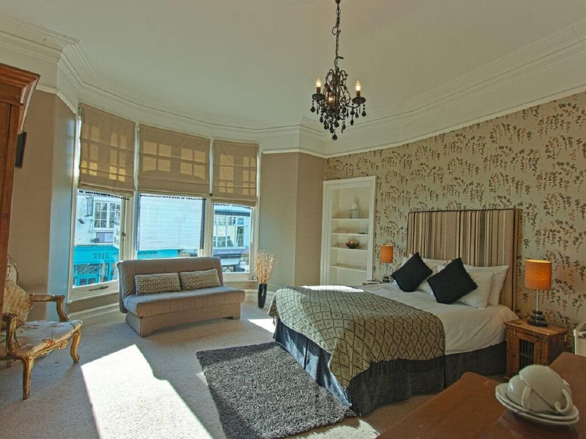 באונס-און-ווינדרמיר Monties Guest House - Adults Only מראה חיצוני תמונה