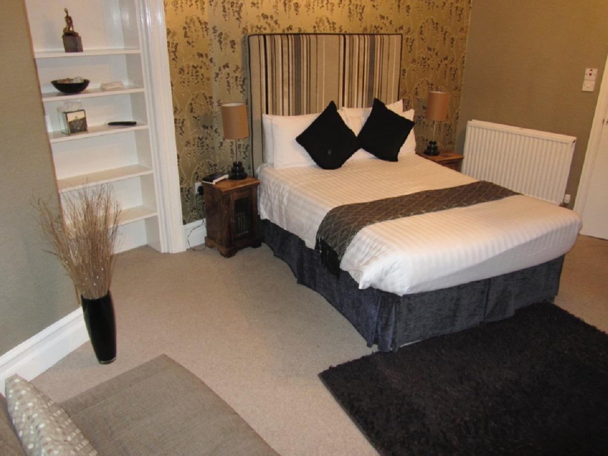 באונס-און-ווינדרמיר Monties Guest House - Adults Only מראה חיצוני תמונה